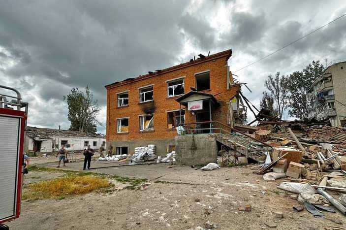 Через удар по Оріхову під завалами опинилися понад 15 людей, - МВС