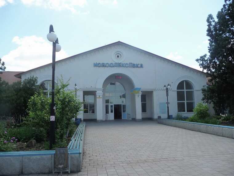 На захваченном элеваторе Новоалексеевки ночью раздались взрывы: Детонировало до утра