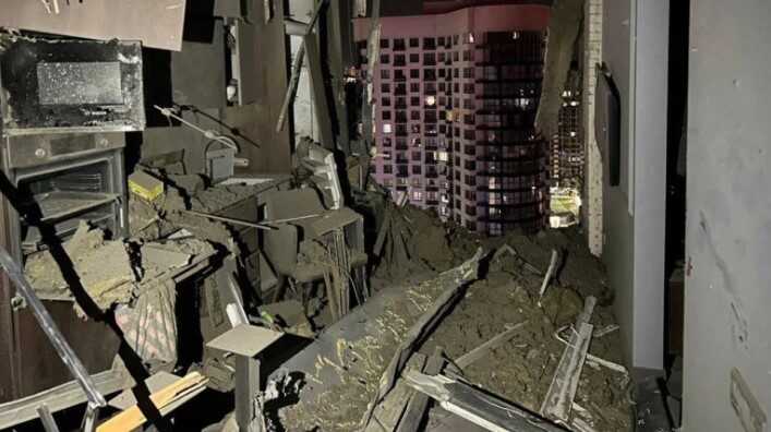 Атака на Київ: у житловому будинку виявили тіло чоловіка