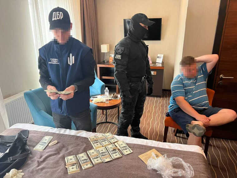 В Україні експравоохоронець організував канал транспортування кокаїну