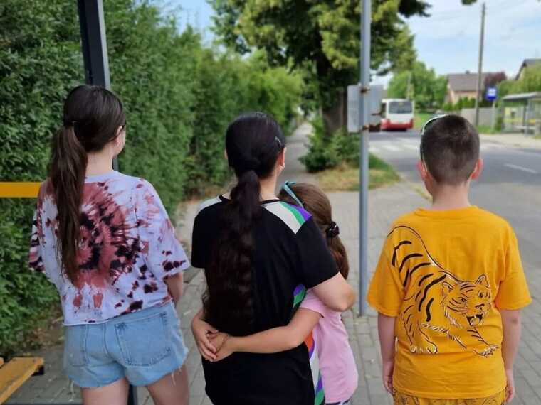 У Польщі напали на українку з трьома дітьми: штовхали і вигукували "Слава Путіну"