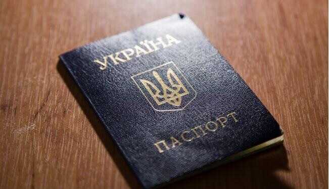 Українцям пояснили, як оформити паспорт 14-річній дитині з окупованої території