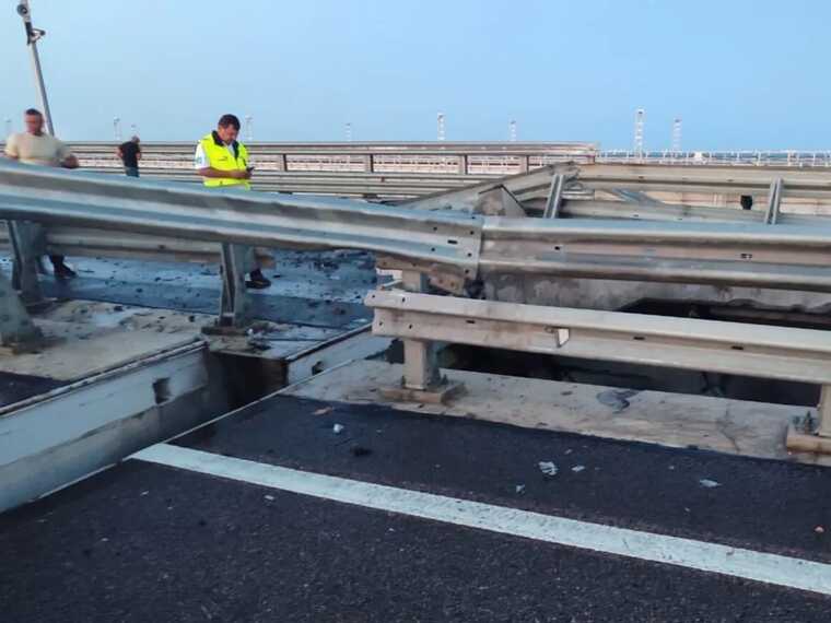 Як виглядає Кримський міст після нічних вибухів