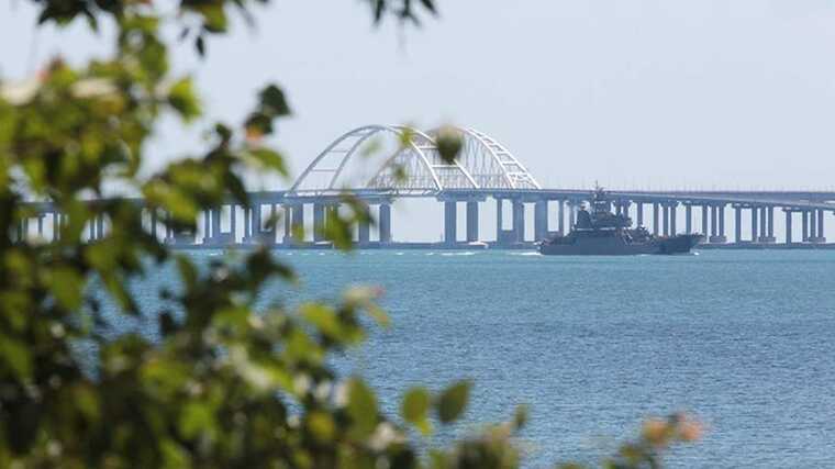 Россиянки со смехом рассказали о "хлопке" на Крымском мосту