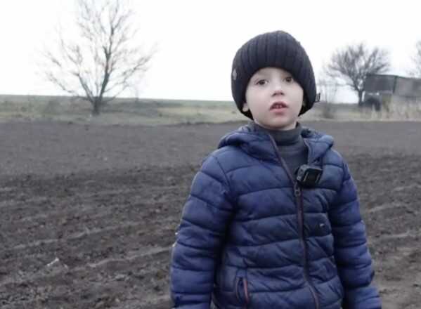 Маленький герой хита "Скоро уже будет Паска" растрогал военных своим поступком