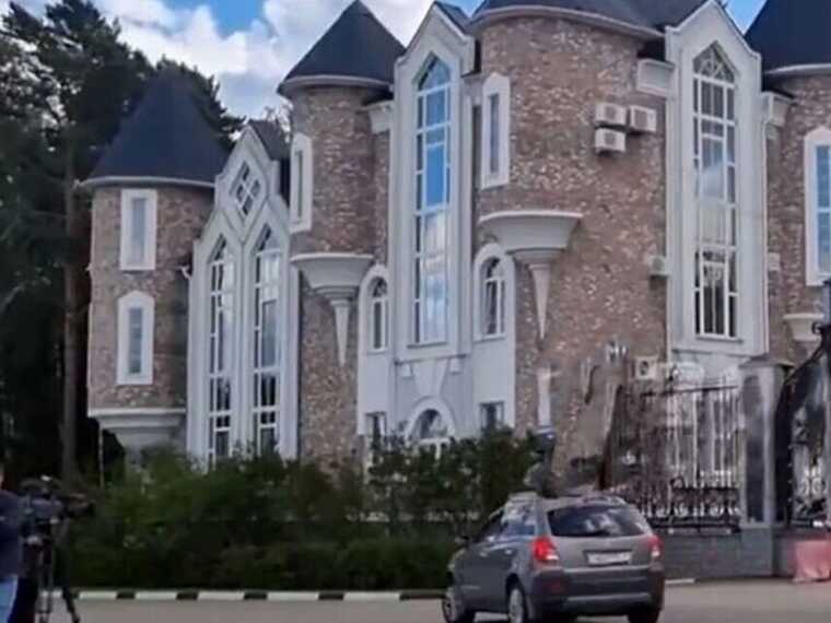 Будинок Януковича, який захопив окупант у Росії, належить дружині екс-генпрокурора України