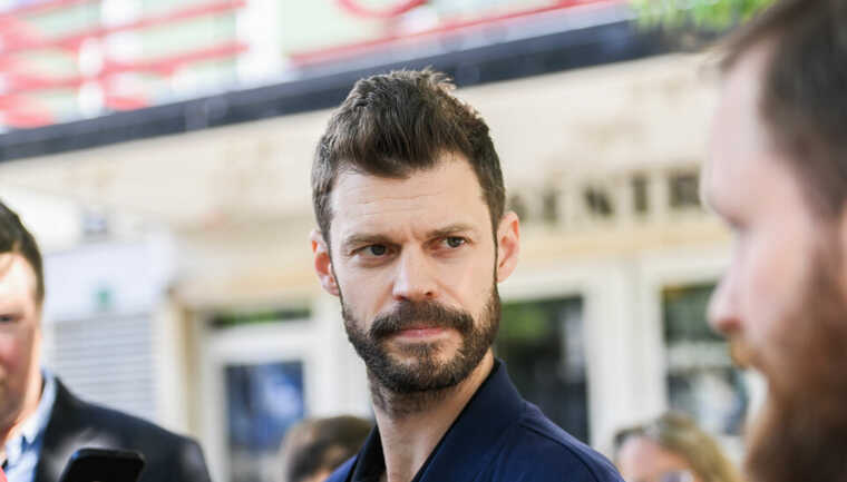 Лідер парламентської партії Норвегії пішов у відставку після крадіжки сонцезахисних окулярів