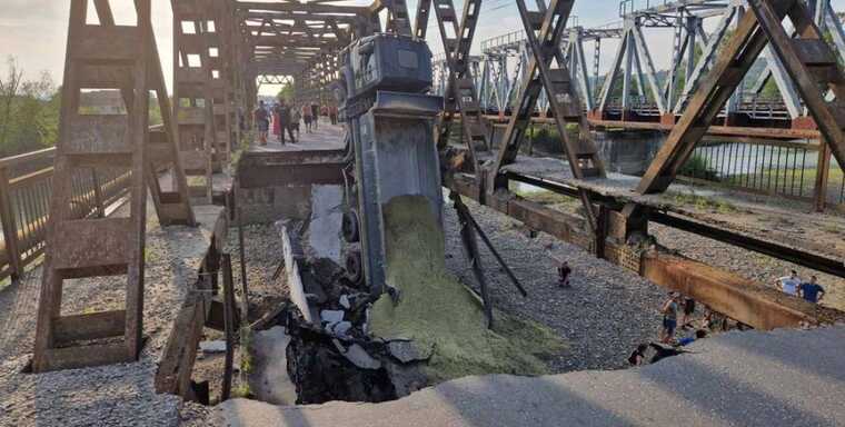 Число пострадавших из-за обвала моста на Закарпатье возросло до пяти человек