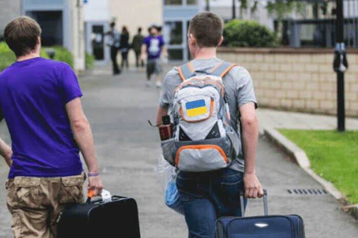 В Україні чоловіки ухиляються від мобілізації, вступаючи до вишів