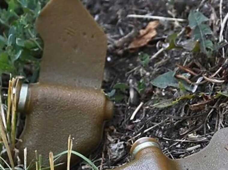 Окупанти, відступаючи, залишають в окопах міни дистанційної дії