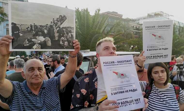 У грузинському Батумі протестували через прибуття круїзного лайнера з російськими туристами