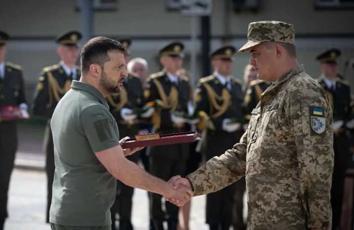 Зеленський із нагоди Дня Державності вручив українським воїнам нагороди