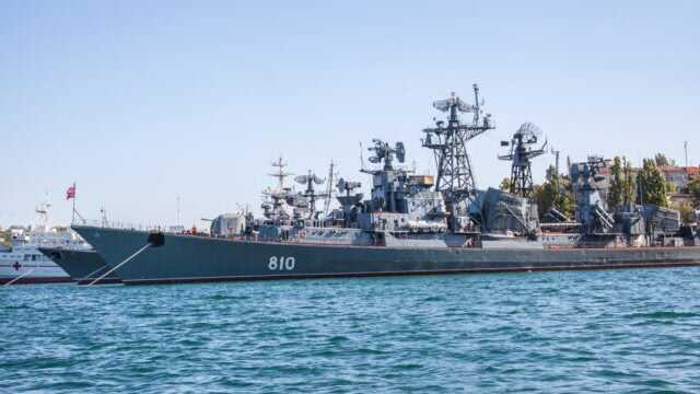 Кораблі окупантів зухвало погрожують цивільним суднам у Чорному морі: перехват