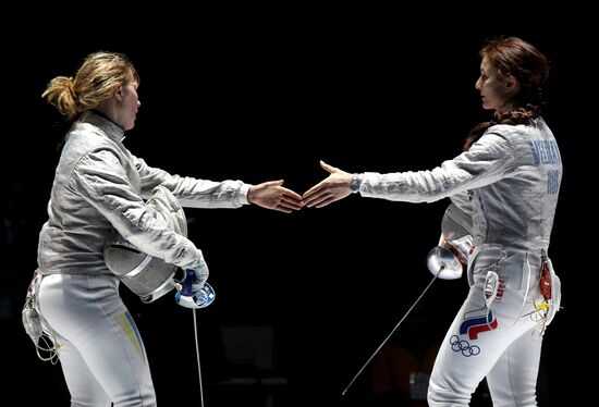 Международная федерация фехтования упразднила обязательное рукопожатие