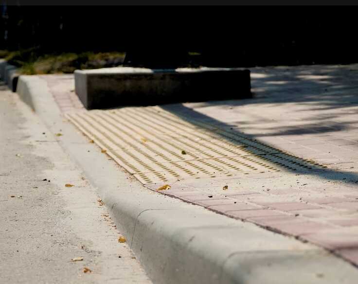 У Києві на відновленні тротуарів вкрали близько одного мільйона гривень