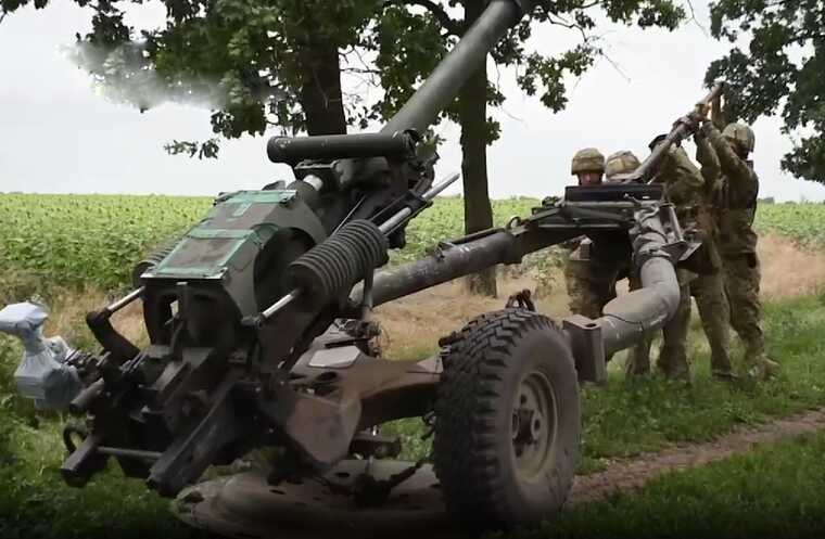 Українські артилеристи нищать окупантів під Бахмутом з іноземного озброєння