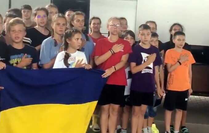 "Бігали з автоматами": угорські прикордонники влаштували терор українським дітям, що їхали на фестиваль