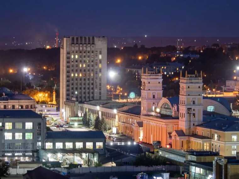 Оккупанты ночью нанесли удар по Харькову, есть прилет в склад