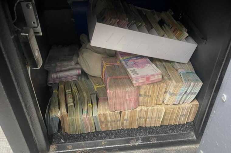 У Києві викрили тіньову схему грошових переказів через російські платіжні системи