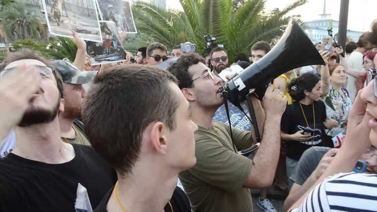 У Батумі ще одного українця затримали через протест проти лайнера з російськими туристами