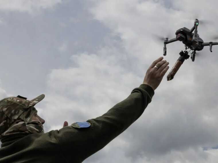     ,   3D-  The Economist