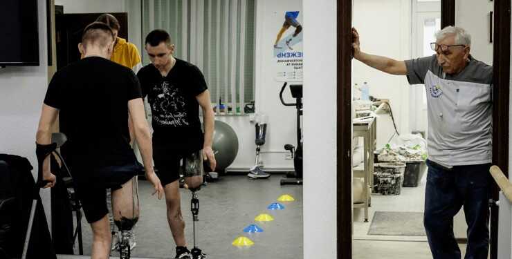 Многие бойцы ВСУ не могут себе позволить дорогостоящие протезы, — СМИ