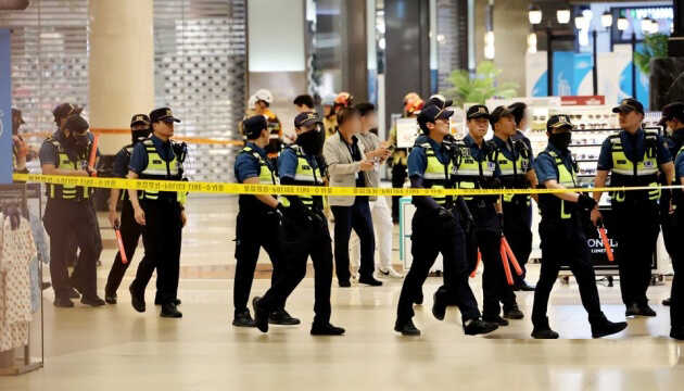 У Південній Кореї чоловік поранив ножем 13 людей у торговельному центрі