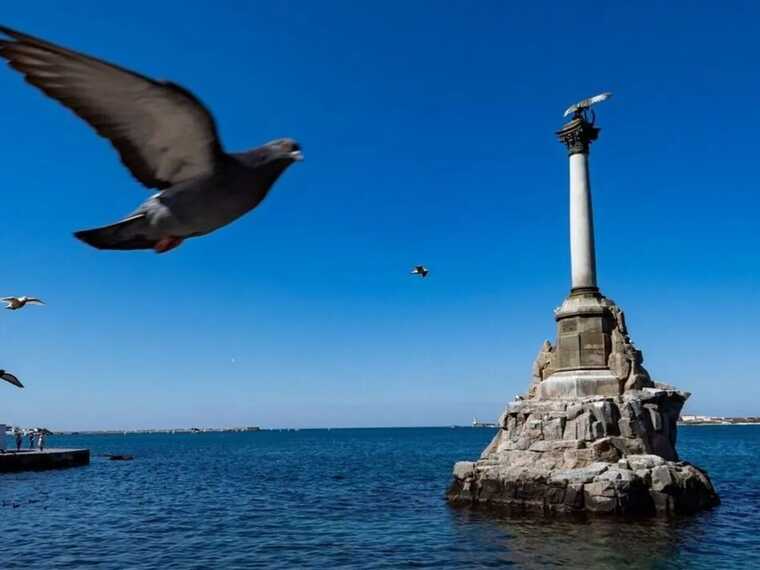 Окупанти дві години полювали на морський дрон, що приплив до Севастополя