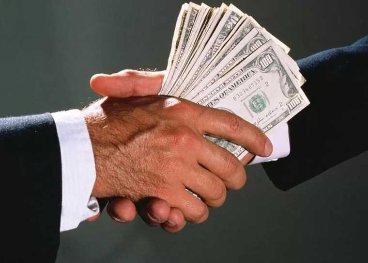 В Смеле экс-председатель райсовета требовал деньги от военнообязанных