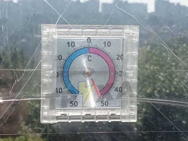 Термометры зашкаливают: украинцы жалуются на жару +50 и жарят яичницу на подоконнике
