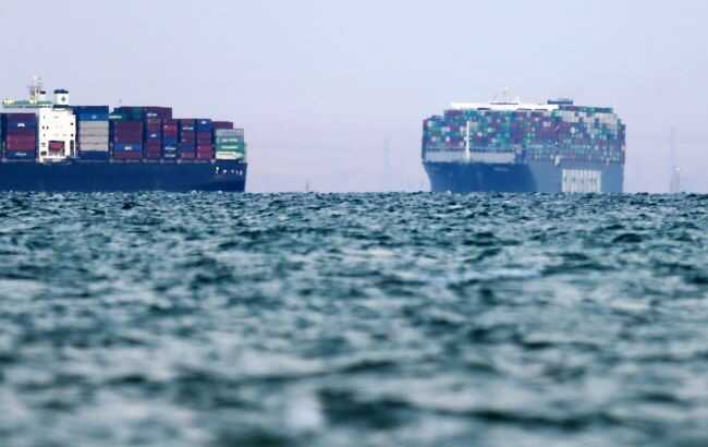 У Суецькому каналі буксир протаранив танкер і затонув