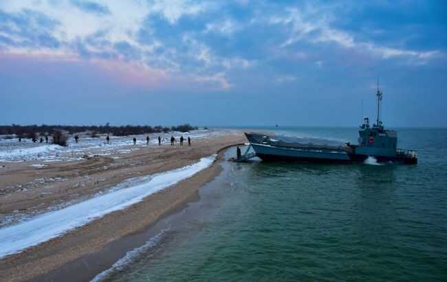 Британські водолази навчають бійців ЗСУ знешкоджувати бомби та міни