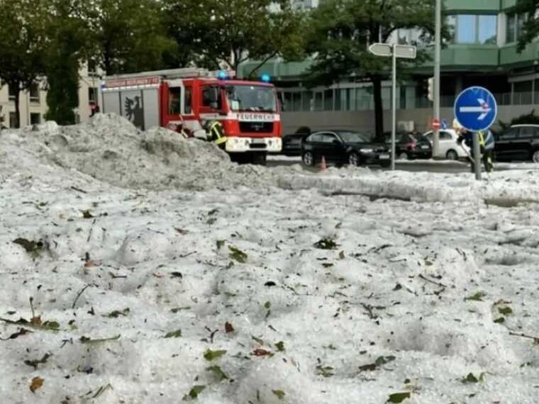 В Германии выпало до 30 см града: пришлось задействовать снегоуборочную технику