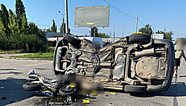 У Сумах автівка зіткнулася з мотоциклом: є загиблий і п’ятеро травмованих