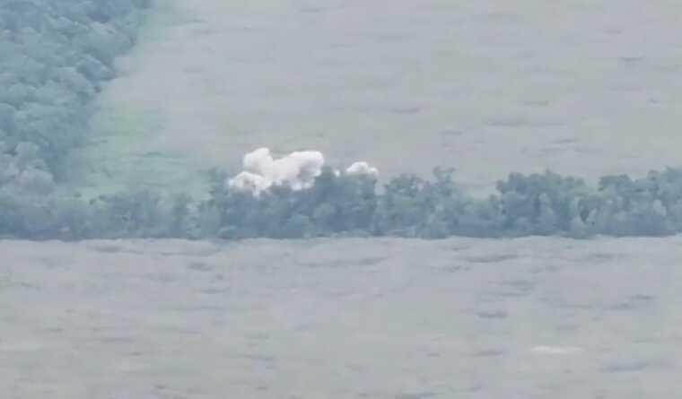 Украинские военные с 31 ОМБр кассетными боеприпасами уничтожили вражеский расчет Д-30