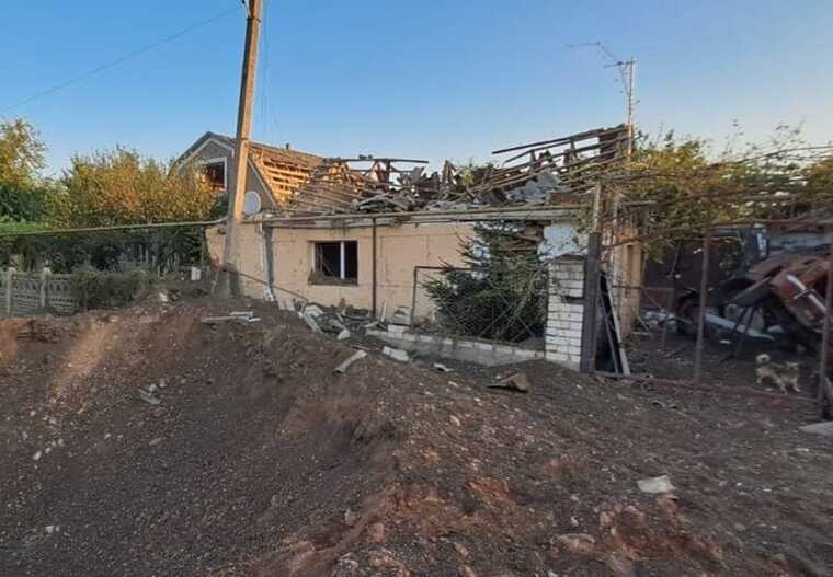 Окупанти вдарили по житловому будинку на Херсонщині: постраждала жінка