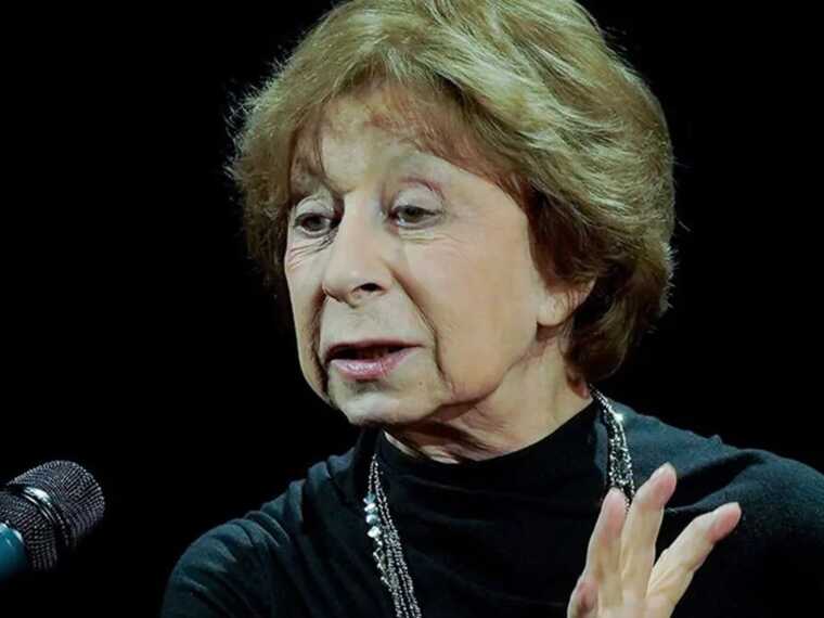 Лія Ахеджакова вийшла на сцену з прапором України: в Росії влаштували істерику