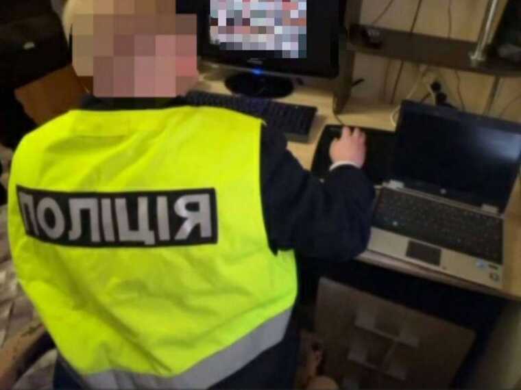 У Чернівцях чоловіка затримали за зберігання дитячого порно