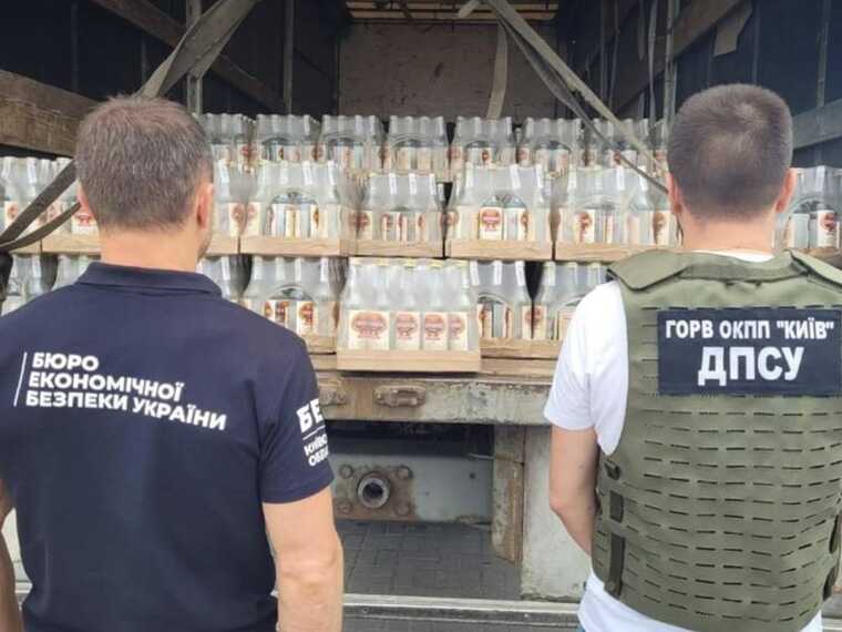 БЕБ викрило підпільний завод з виготовлення алкоголю в Чернігові