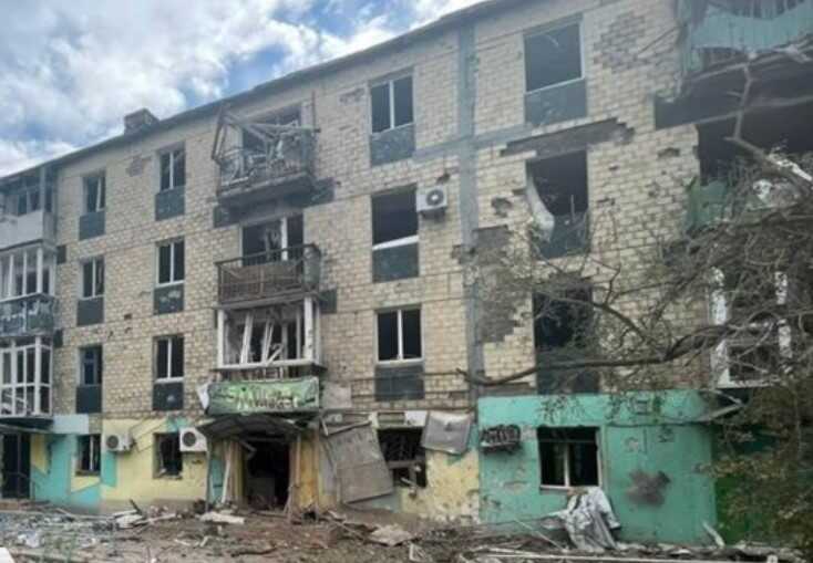 Оккупанты авиабомбами атаковали Торецк в Донецкой области: есть раненые