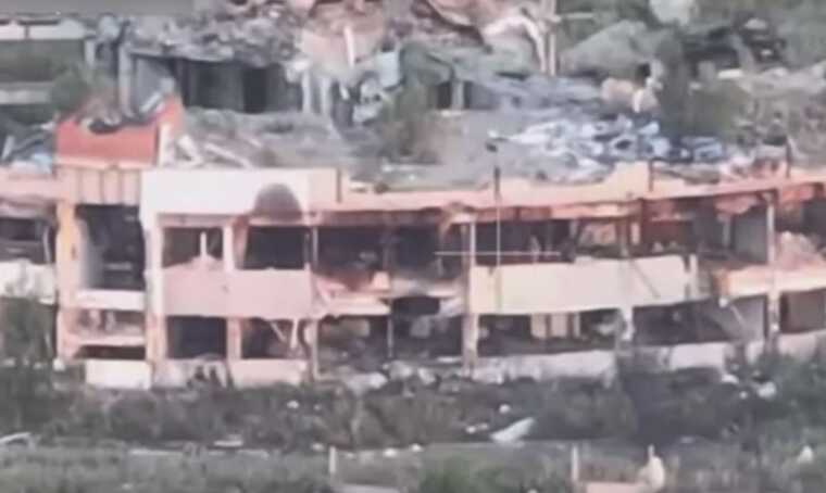 Українські військові ударом з безпілотника ліквідували групу окупантів, яка керувала дронами-камікадзе