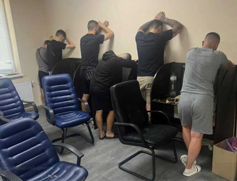 У Кривому Розі влаштували облаву на шахрайські call-центри