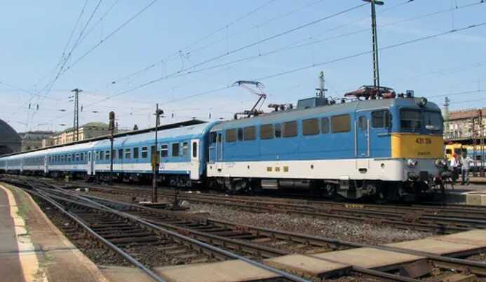 Поезд из Венгрии не доехал до Украины, еще один рейс отменен