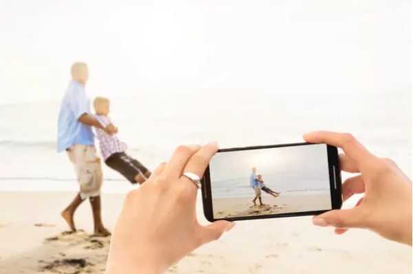 Як злочинці руйнують життя дітям, фото яких батьки бездумно публікують у соцмережах