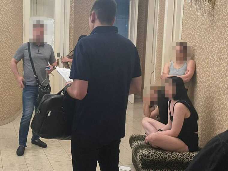 Поліцейський «тримав» в Одесі до шести борделів, де обслуговували іноземців, — ДБР