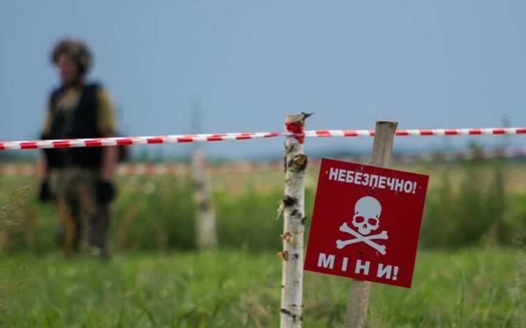 Військові розкопують по п’ять мін на кожен квадратний метр, встановлених окупантами