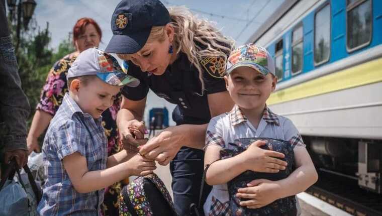 На Харківщині з небезпечних районів вивезли вже 90 дітей