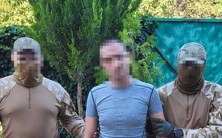 СБУ затримала спільника окупантів, який передав ворогові Херсонську філію "Укрпошти"