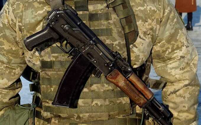 На Дніпропетровщині п’яний солдат через зауваження застрелив двох товаришів