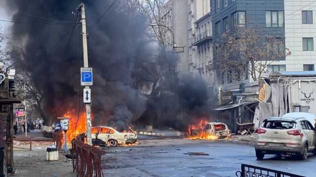 Оккупанты обстреливают центр Херсона